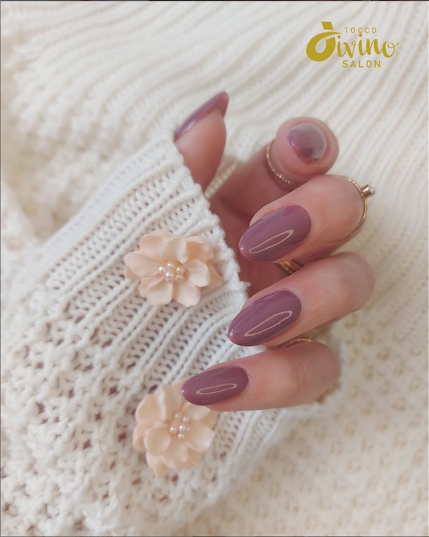 Mauve manicure with pearl nail accents